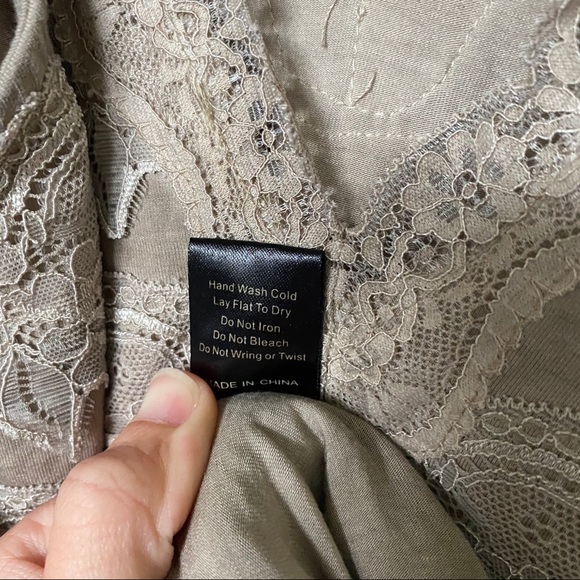 Taupe lace tank top - Picture 4 of 5